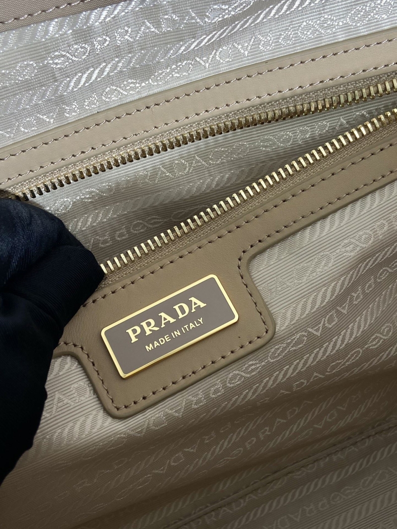 Pra*a top handle bags